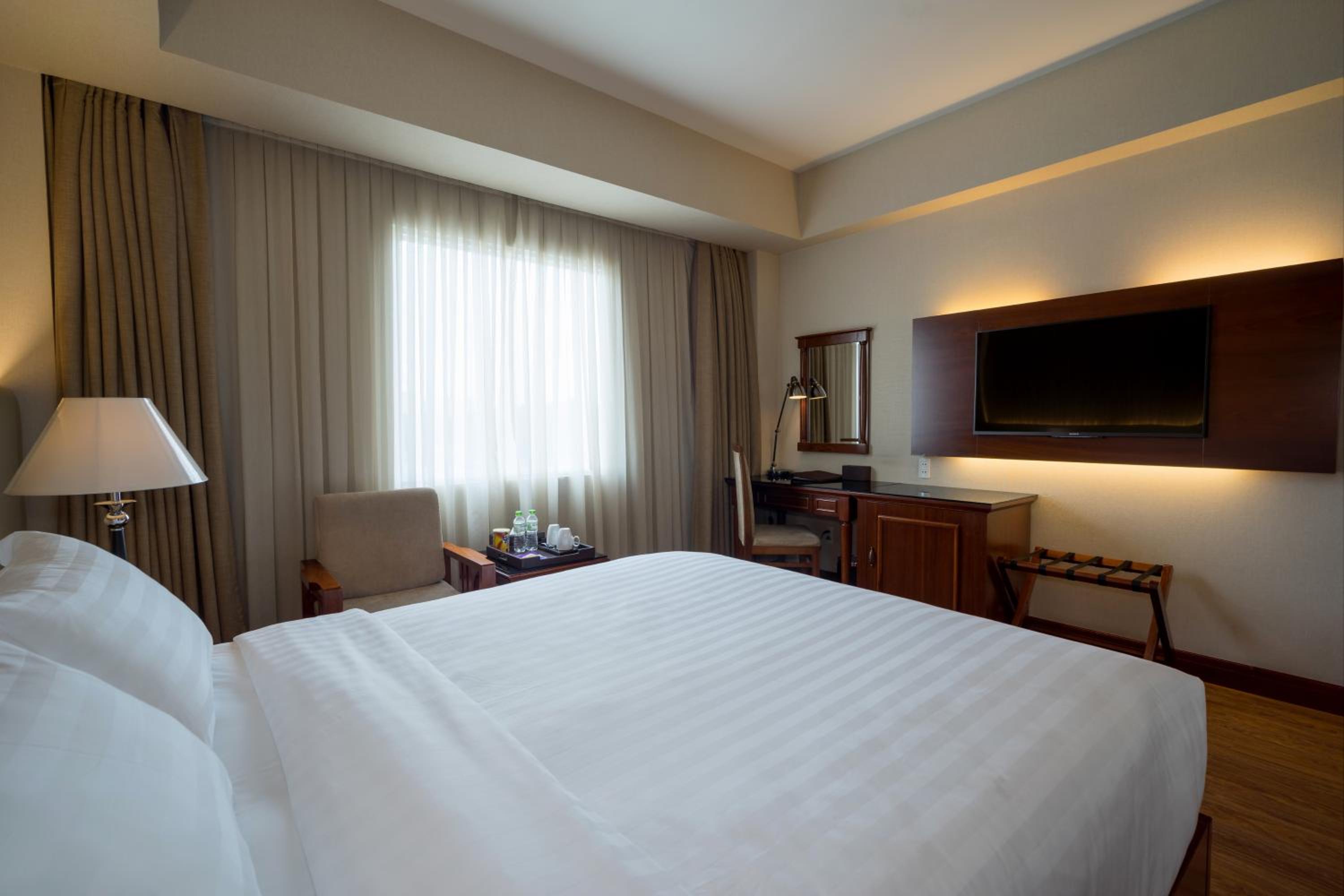 Deluxe, Queen Bed, with View