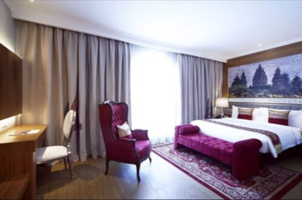 Ramada Suites By Wyndham Solo 16/45