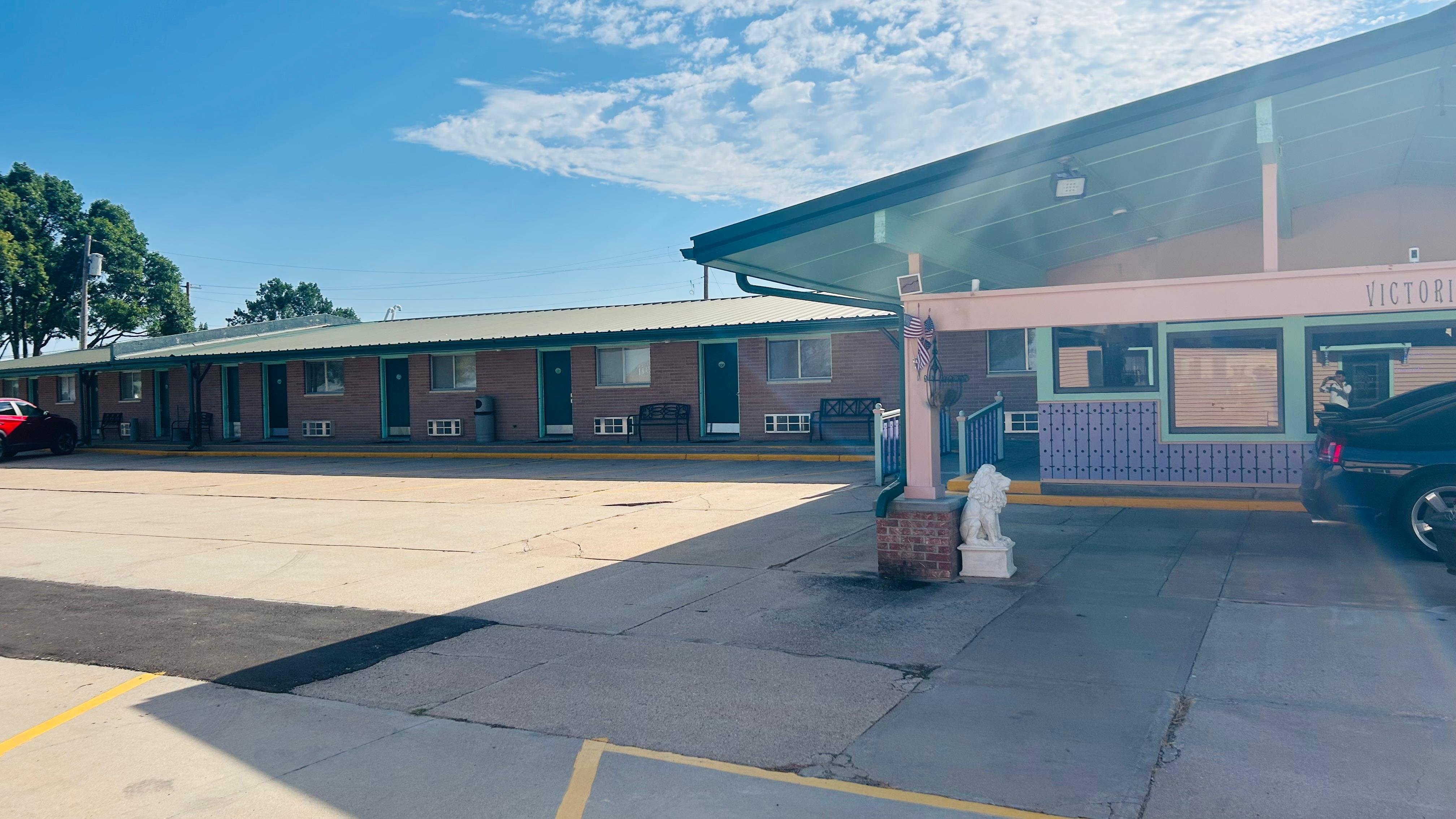 Victorian Inn Motel & Suites 34/48