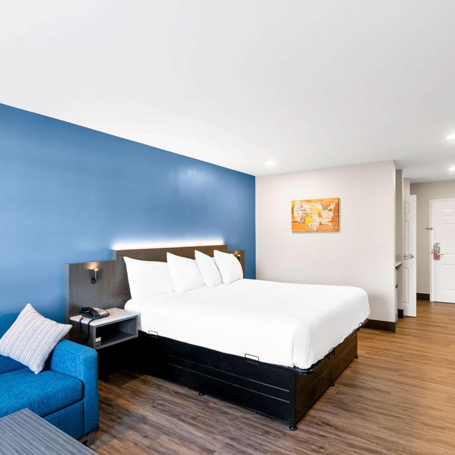 Room, Triple, Exterior Entrance