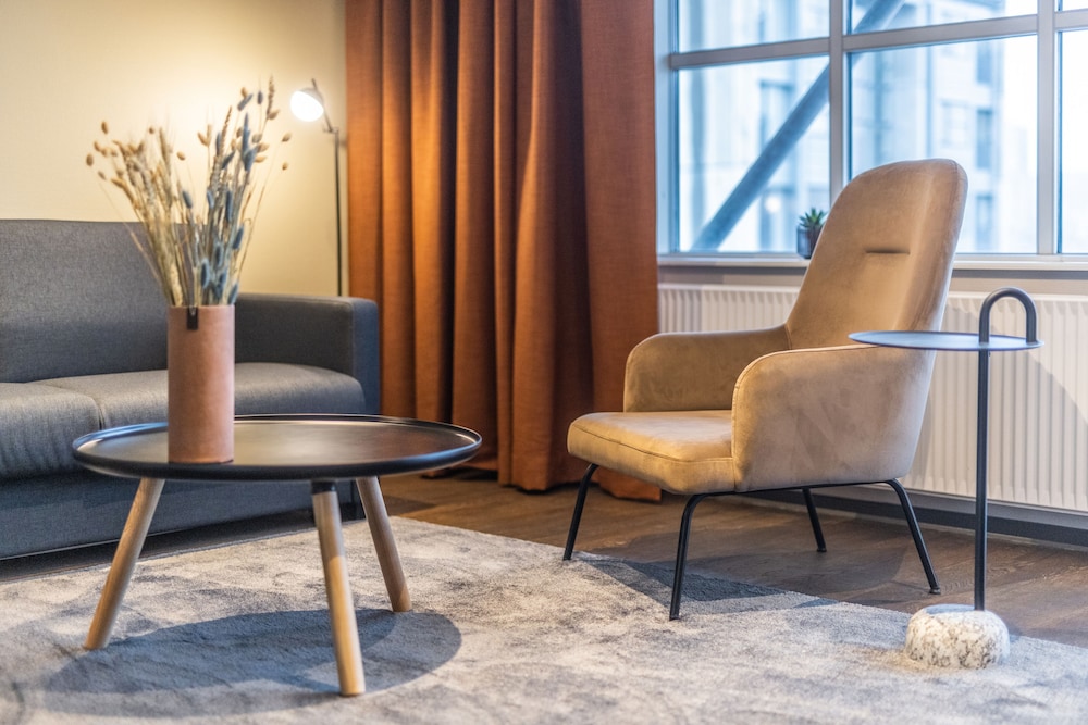 Pier 5 Hotel 49/64