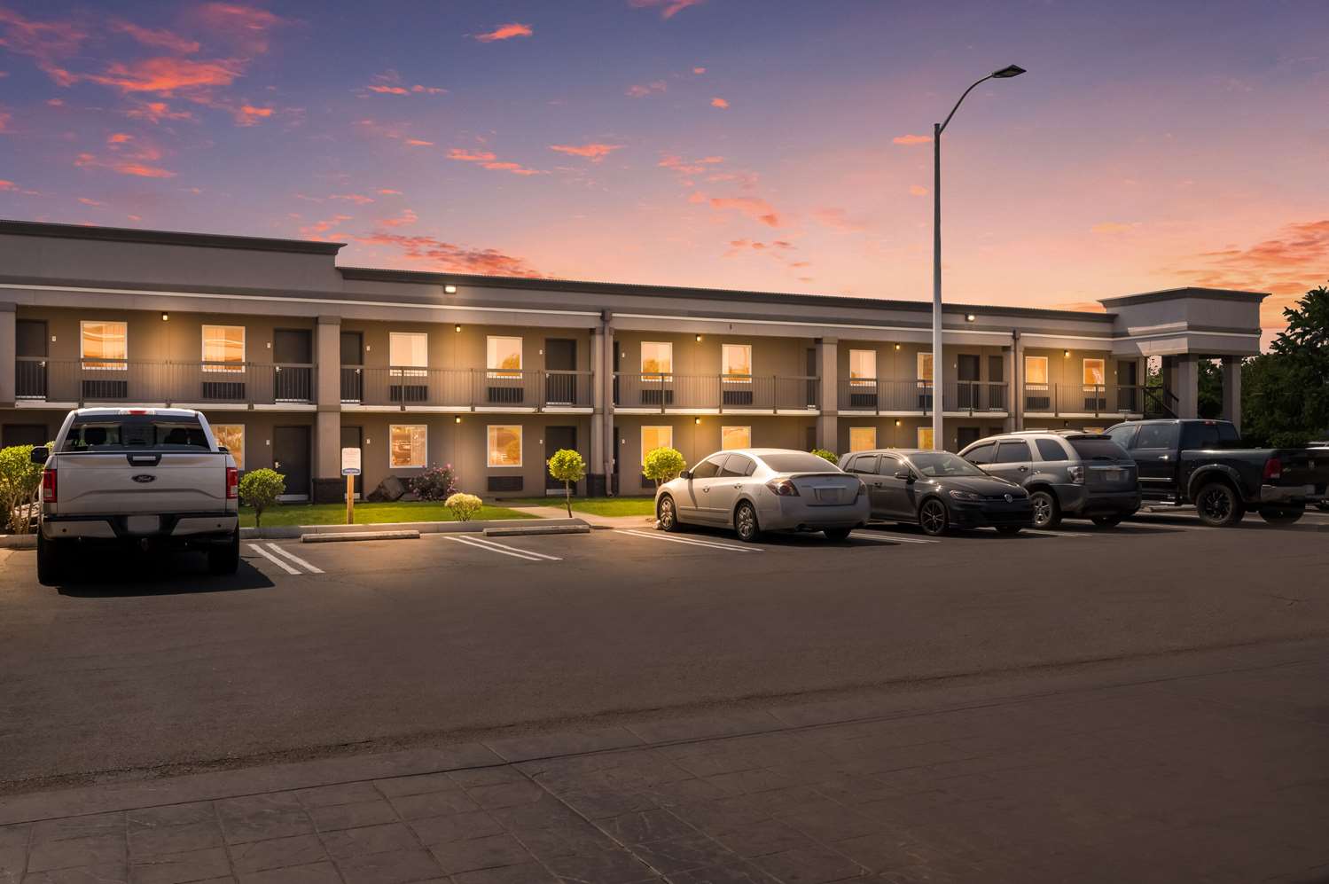 Clarion Inn & Suites Russellville I-40 image