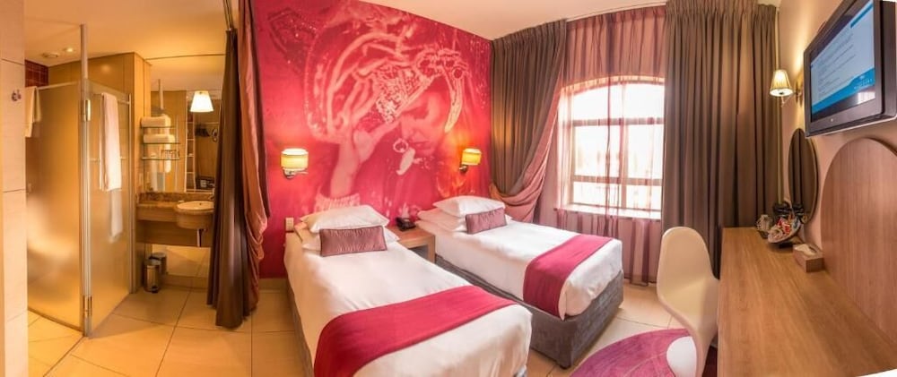 Rio Hotel 32/57