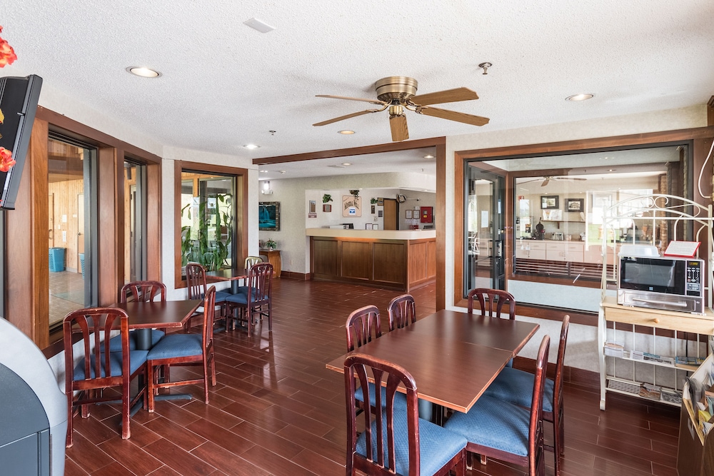Quality Express Inn Suites Mineral Wells 38/49