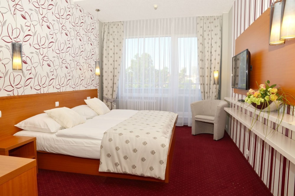 Avanti Hotel 24/72
