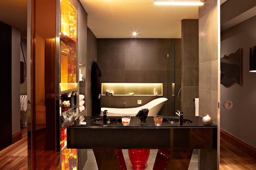 Qt, State, Suite, King Bed