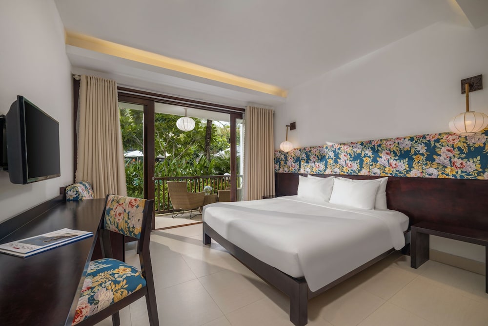 DELUXE, DOUBLE BED, POOL VIEW