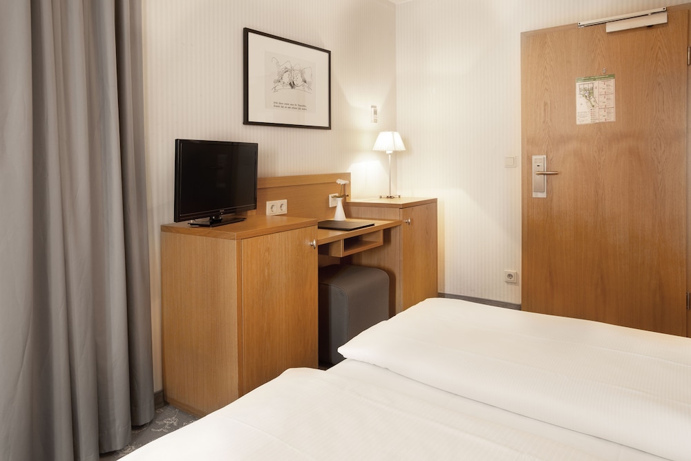 Townhouse Hotel 12/37