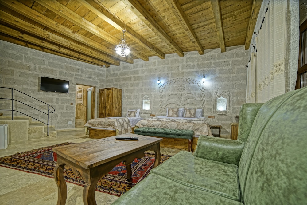 Risus Cave Suites 35/55