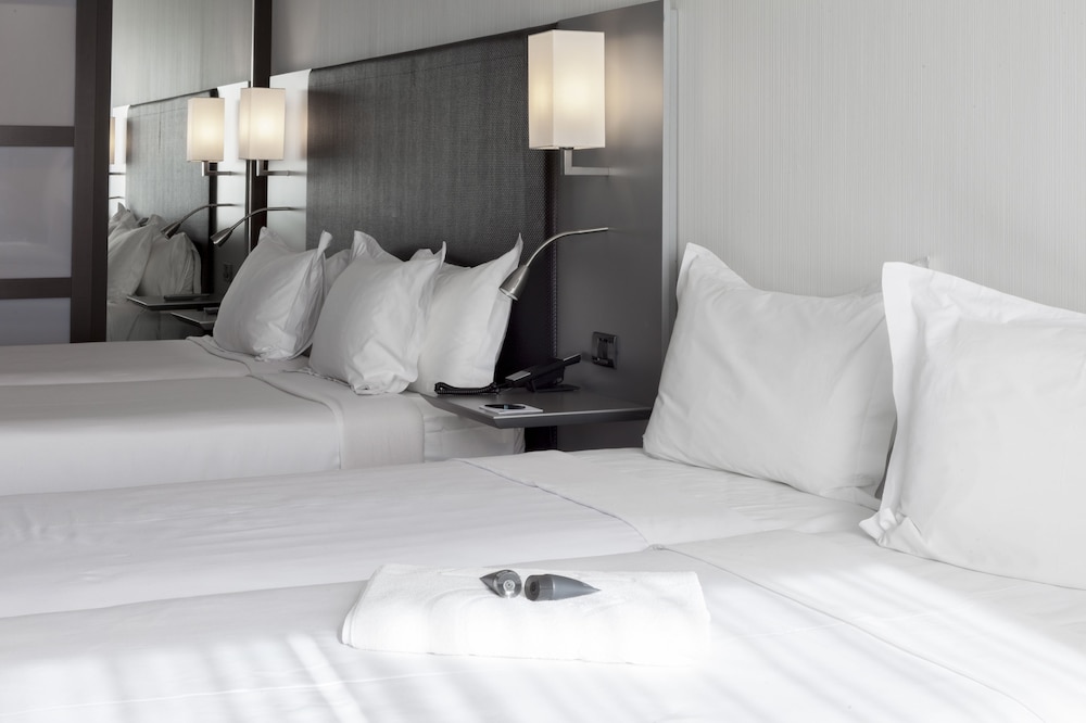 AC Hotel by Marriott Madrid Airport 16/45