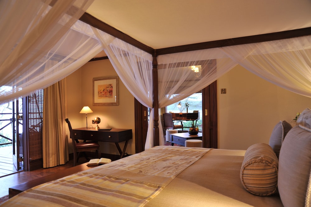 Lake Elmenteita Serena Camp 10/50