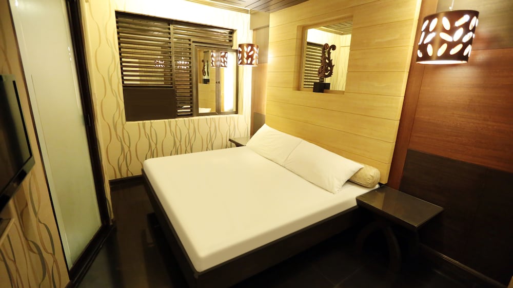 Hotel Ava Gil Puyat 33/56