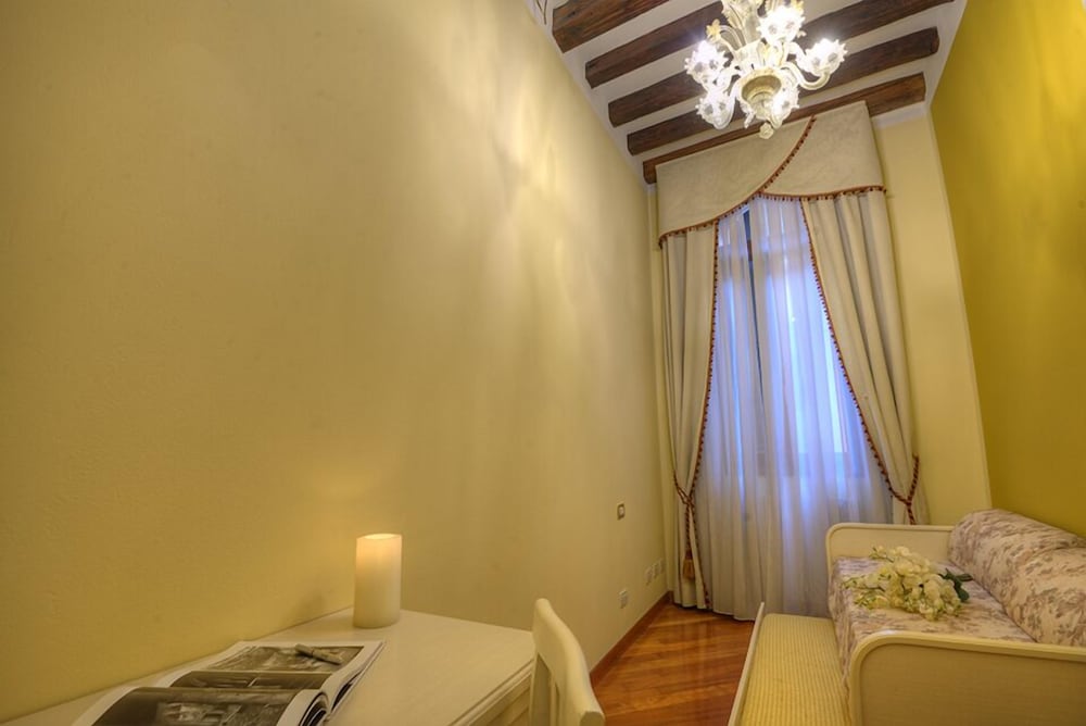 Ca Dell Arte Suite 48/71
