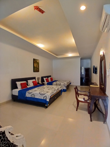 Yunior, Suite