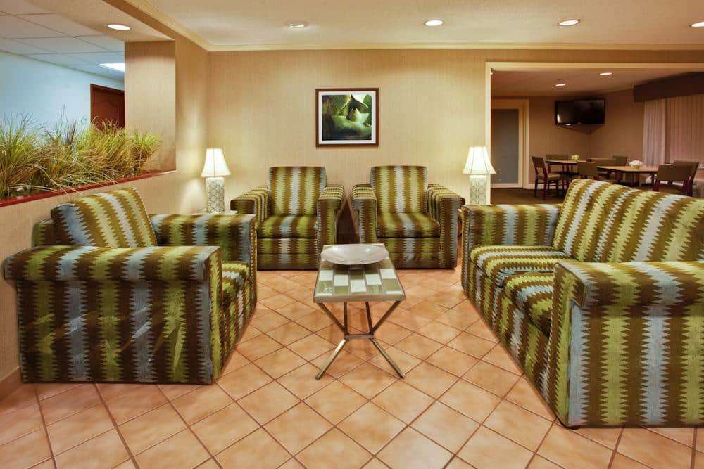 La Quinta Inn & Suites by Wyndham Lakeland East 24/37