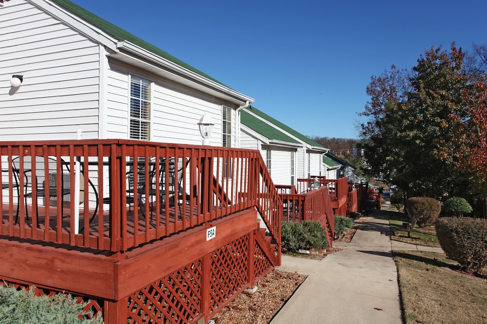The Townhouses 6/55