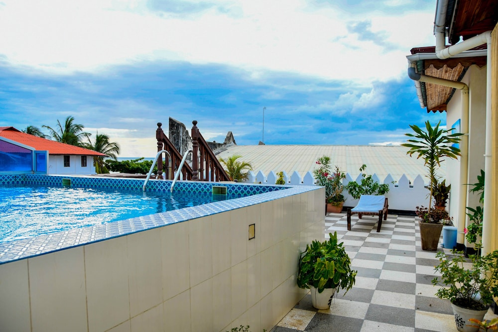Forodhani Park Hotel 7/50