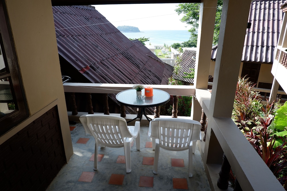 Kata Beachwalk Hotel And Bungalows 15/74