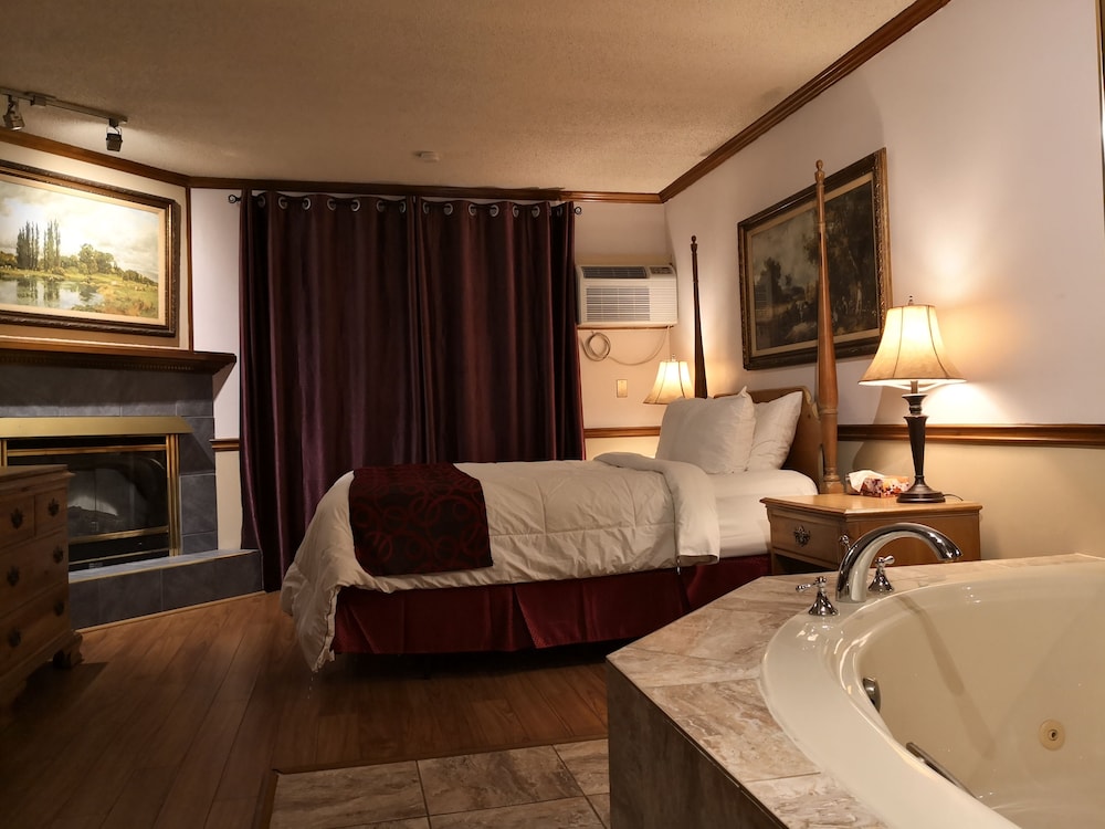 Super 8 by Wyndham Gananoque - Country Squire Resort 50/88