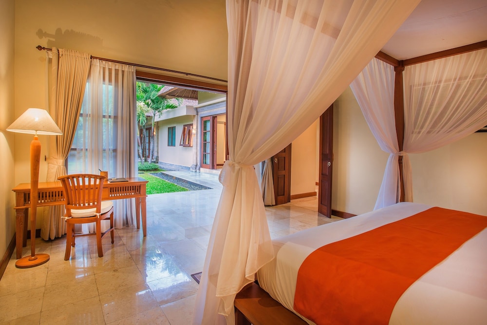 2 BEDROOMS, SUITE