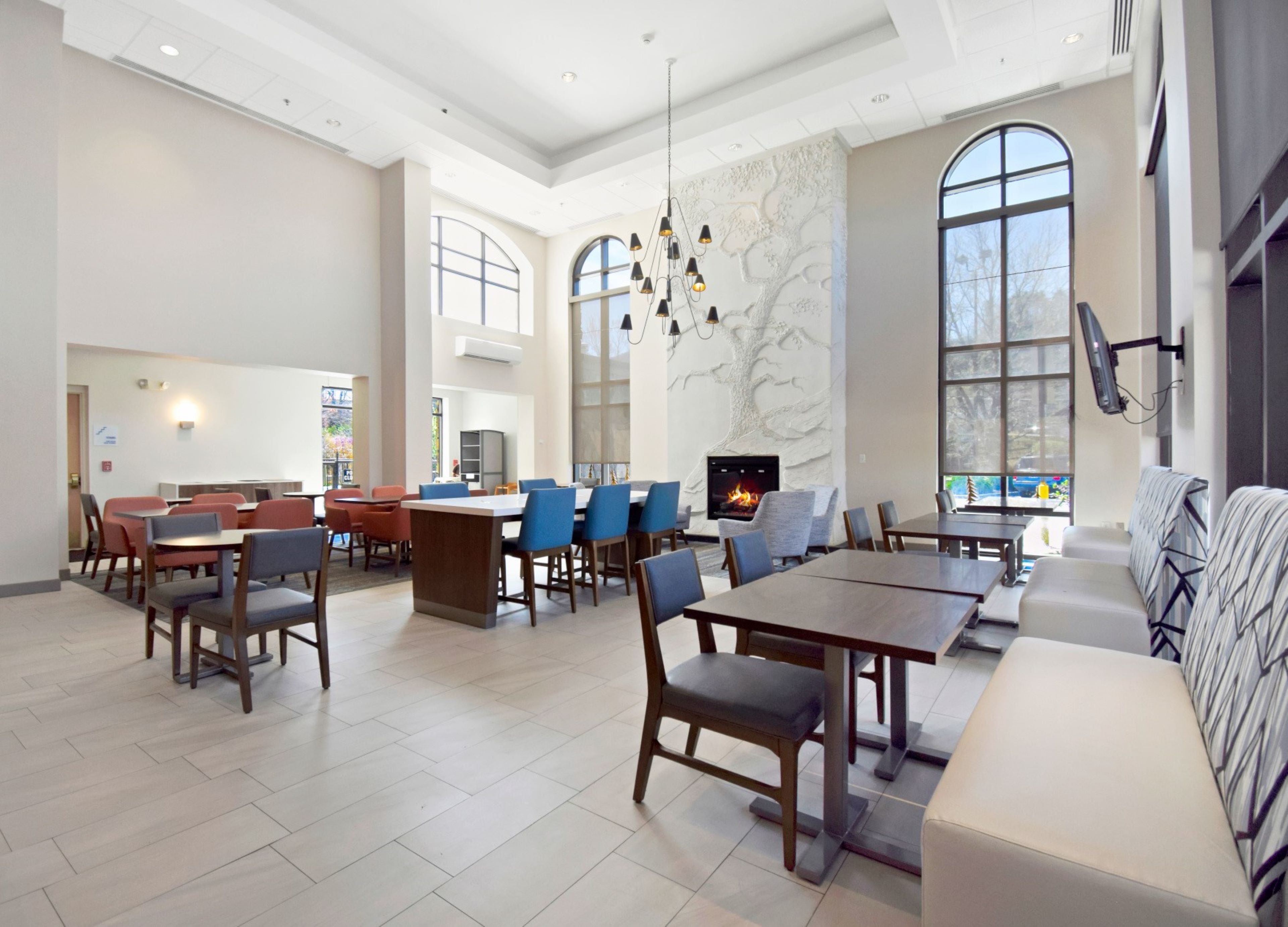 Holiday Inn Express Boone 55/77