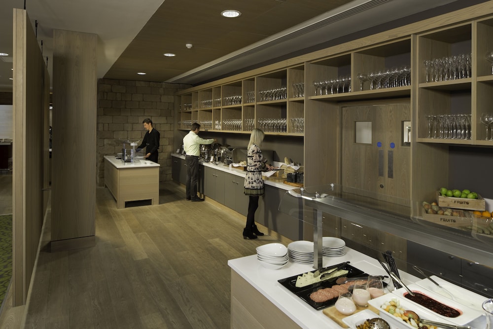 The Orchard Hotel Restaurant 54/63