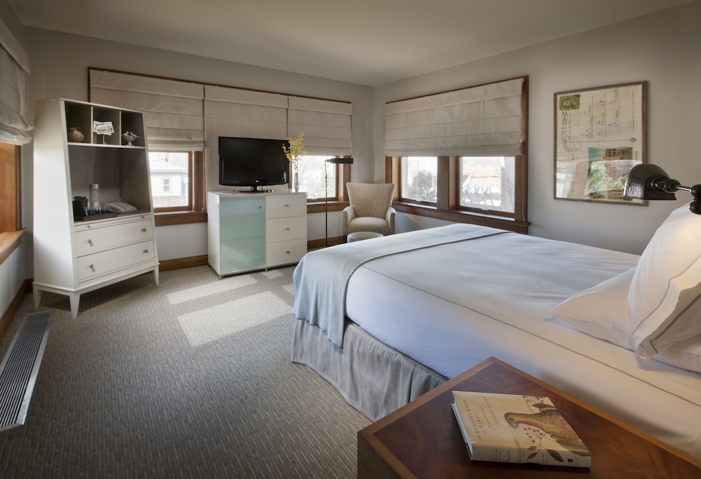 EXECUTIVE, KING BED