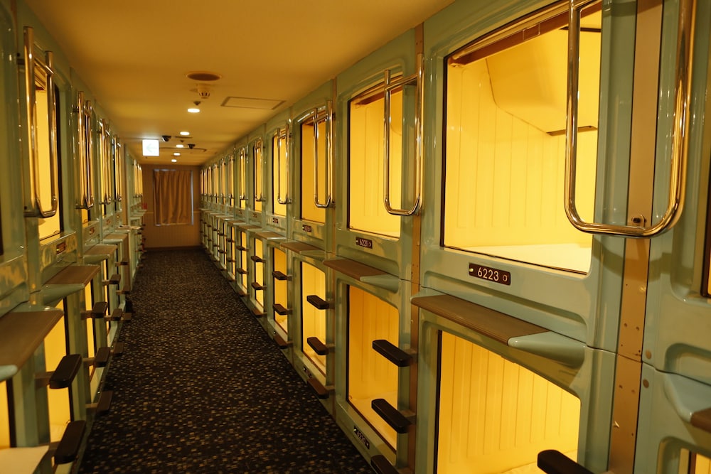Shinjuku Kuyakushomae Capsule Hotel 40/46
