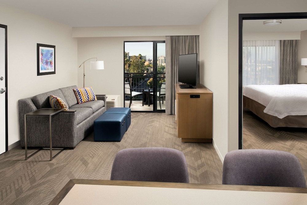 Hampton Inn & Suites Anaheim - Garden Grove 26/44