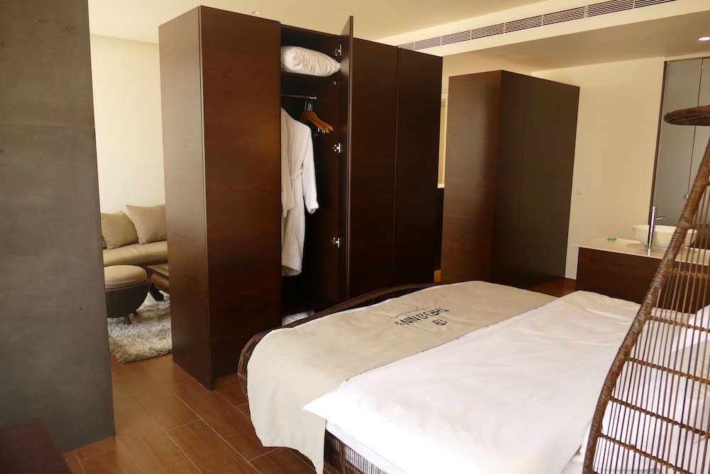 Three O Nine Hotel 12/50