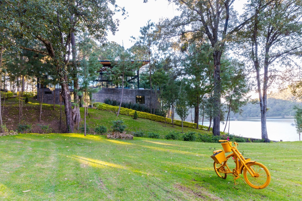 Sierra Lago Resort And Spa 50/57