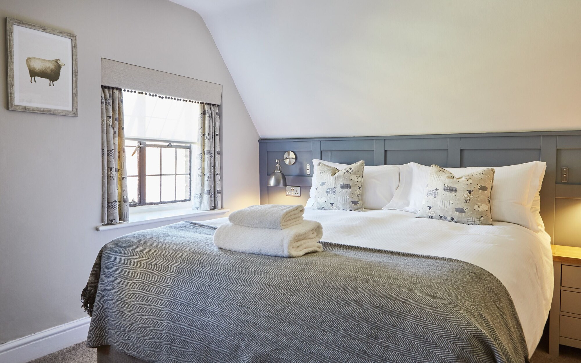 STANDARD, DOUBLE BED, COURTYARD VIEW