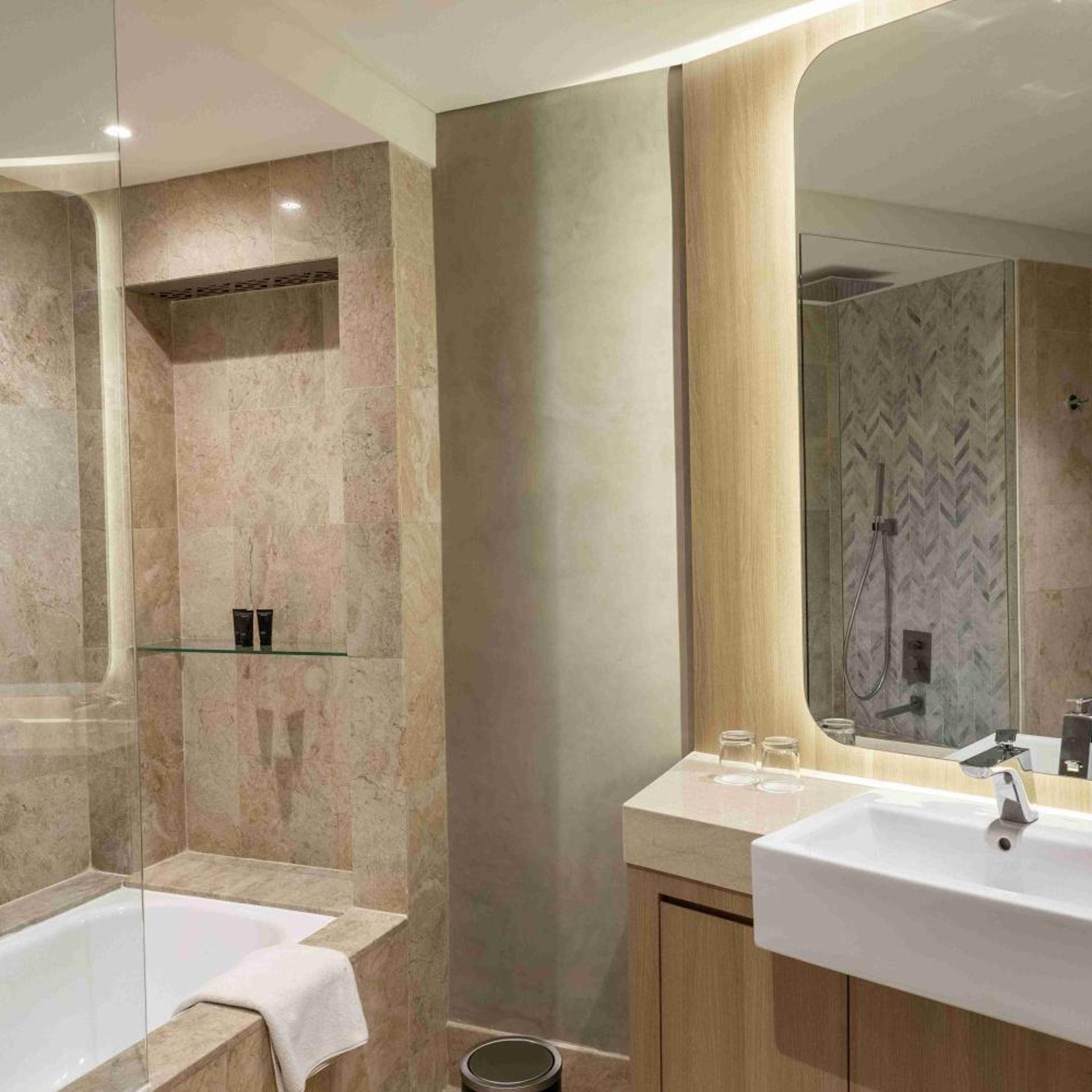 غرفة بريميوم عائلية، ARTOTEL Suites Mangkuluhur 5/6