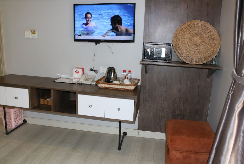 Ostro Hotel 53/61