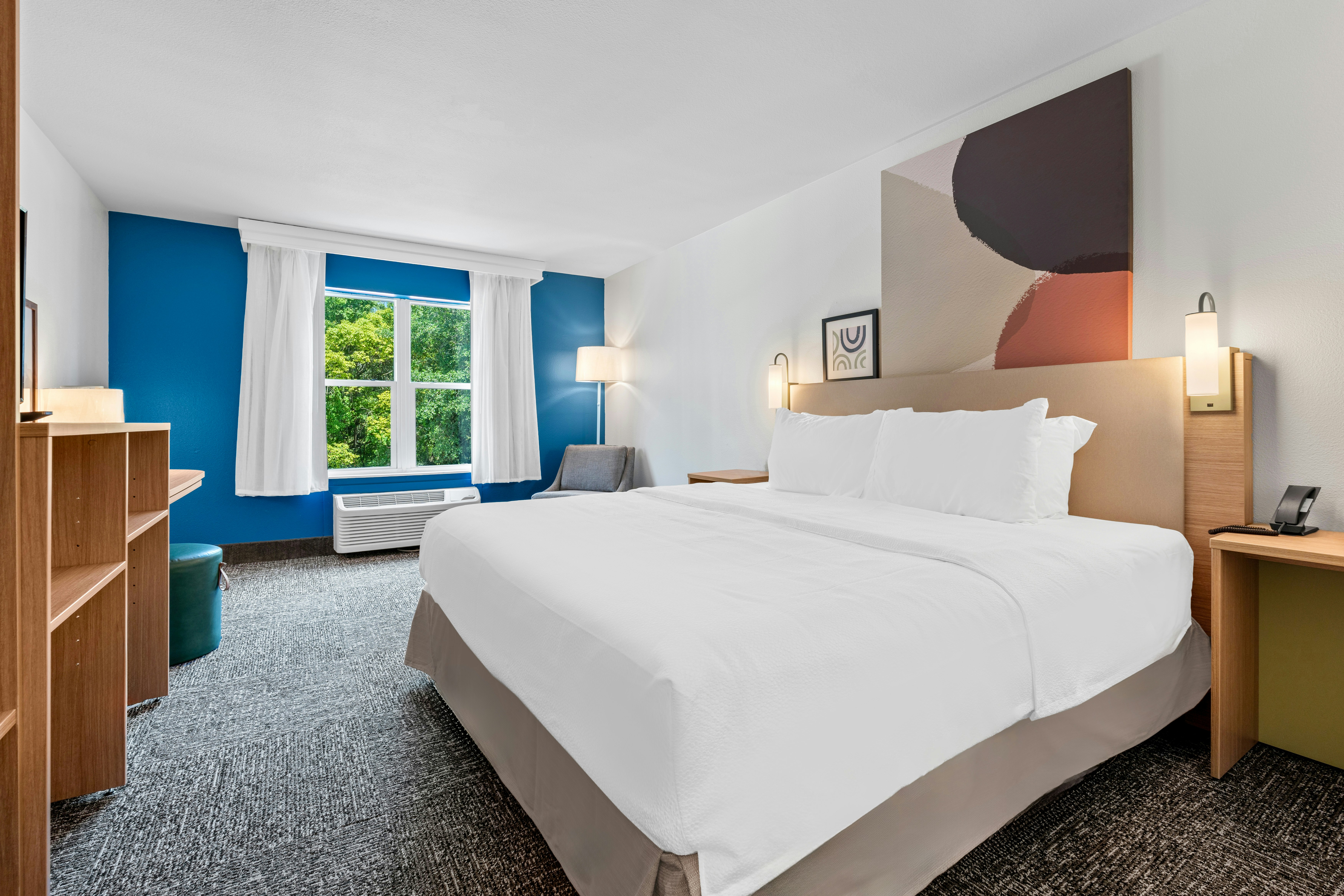 ROOM, KING BED, ACCESSIBLE