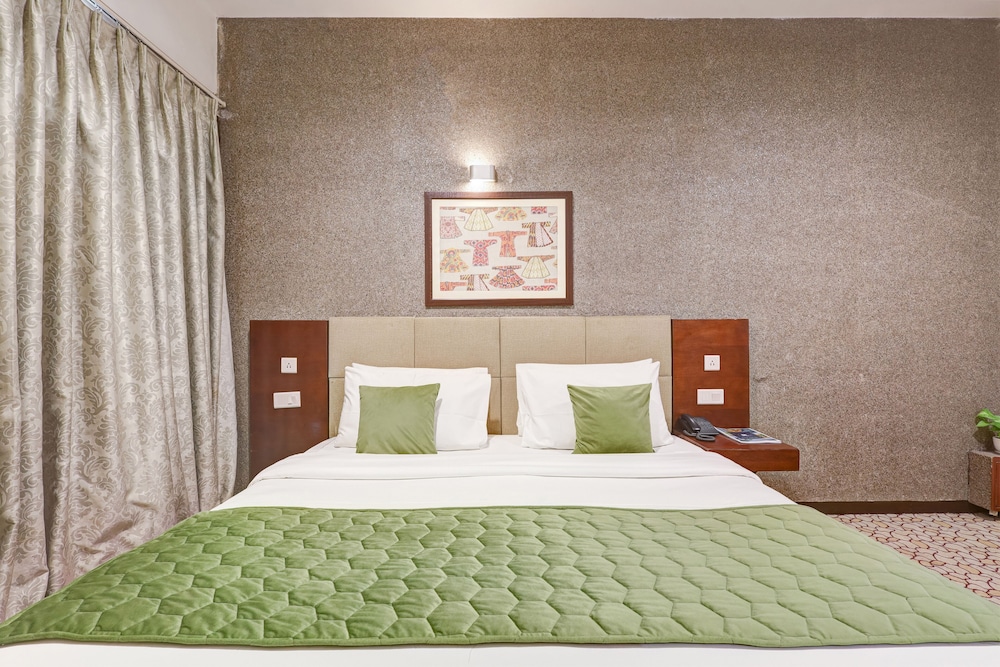 Stately Suites, Golf Course Road 30/58