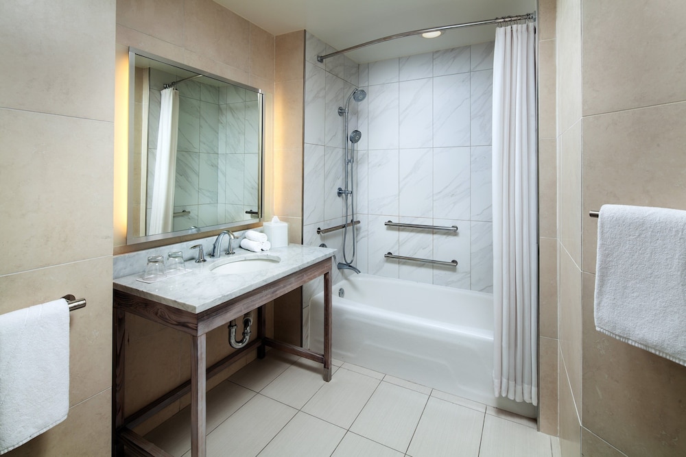 Deluxe, 2 Queen Beds, Resort View, Accessible، W Fort Lauderdale 4/4