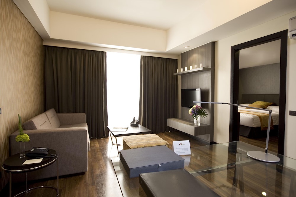 F1 Hotel Manila BGC 18/65