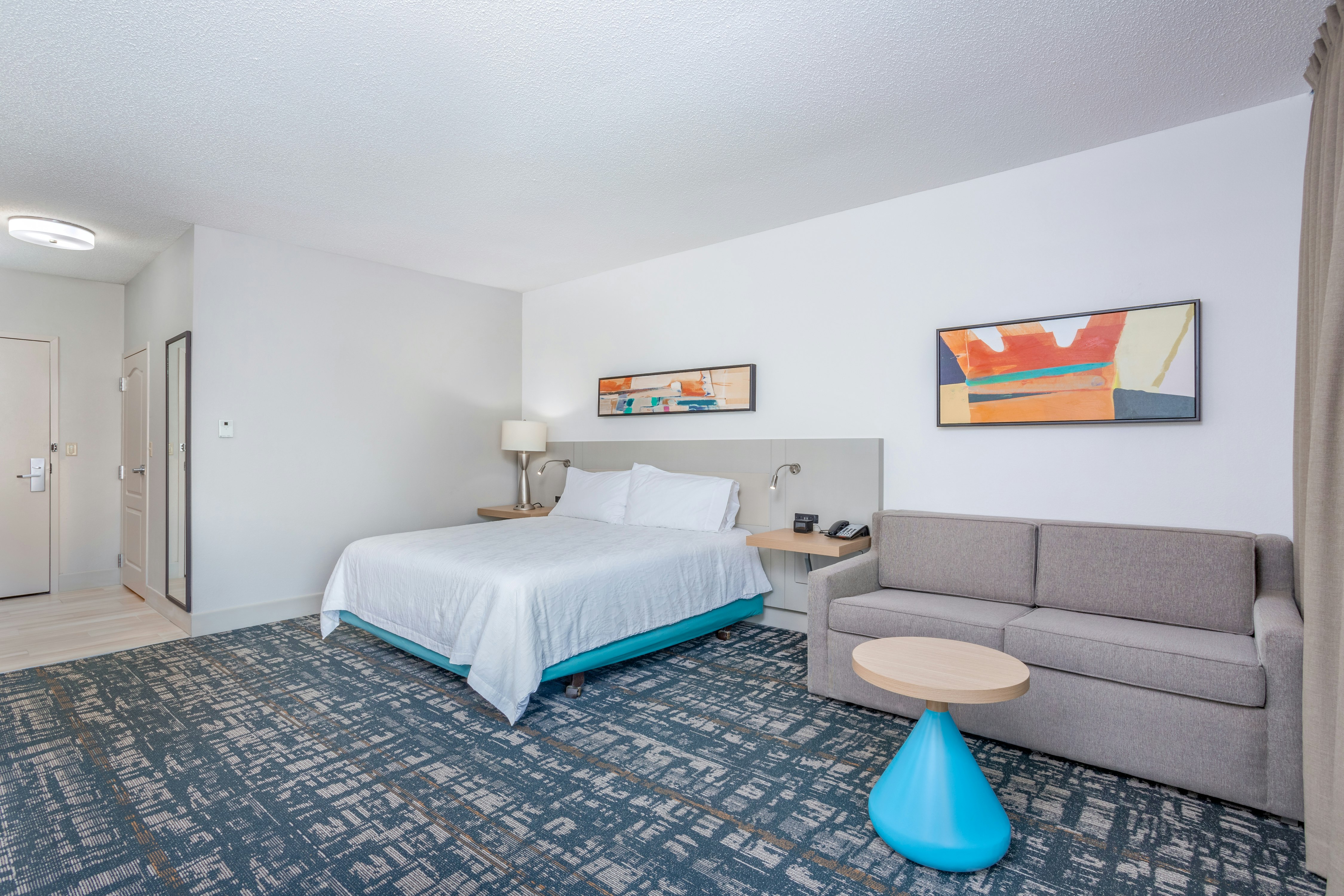 DELUXE, KING BED, ACCESSIBLE