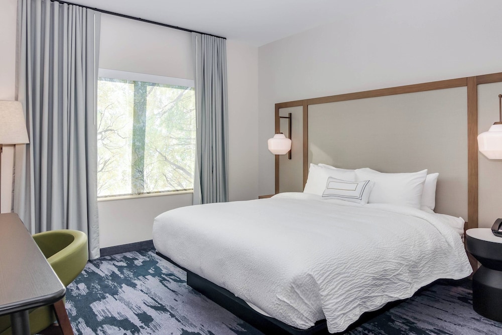 ROOM, KING BED
