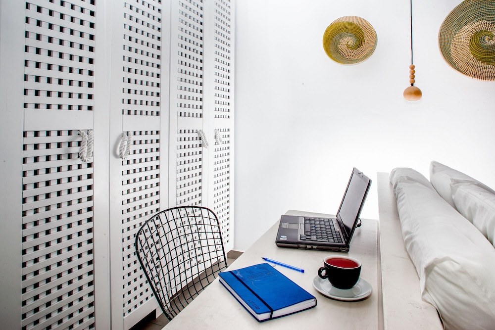 Amity Suites - Adults Only 17/40