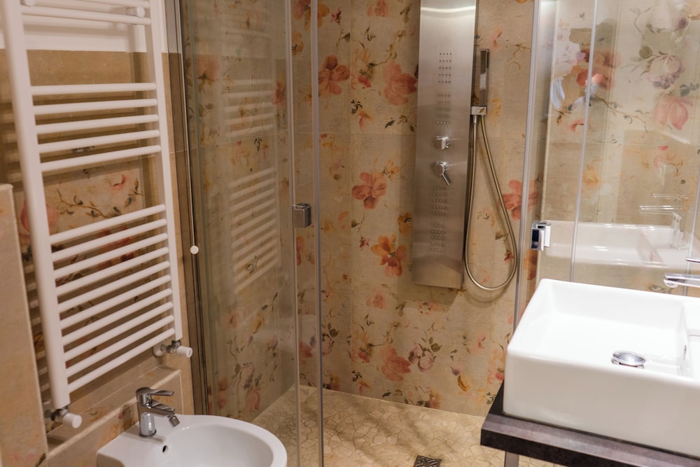 Primavera Mini Hotel 60/63