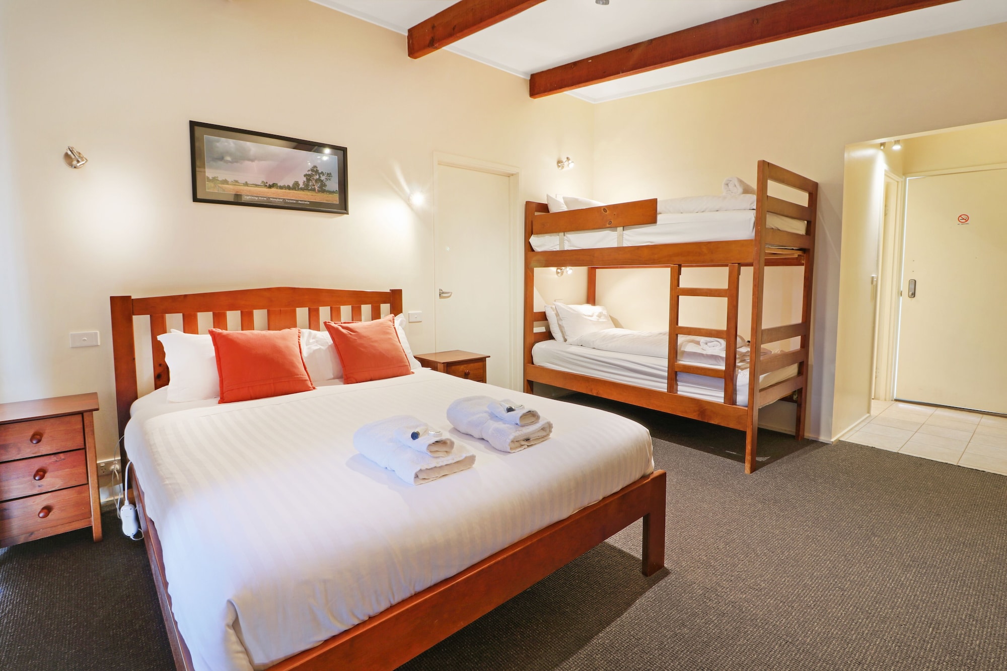 Motel, Style, Queen Bed