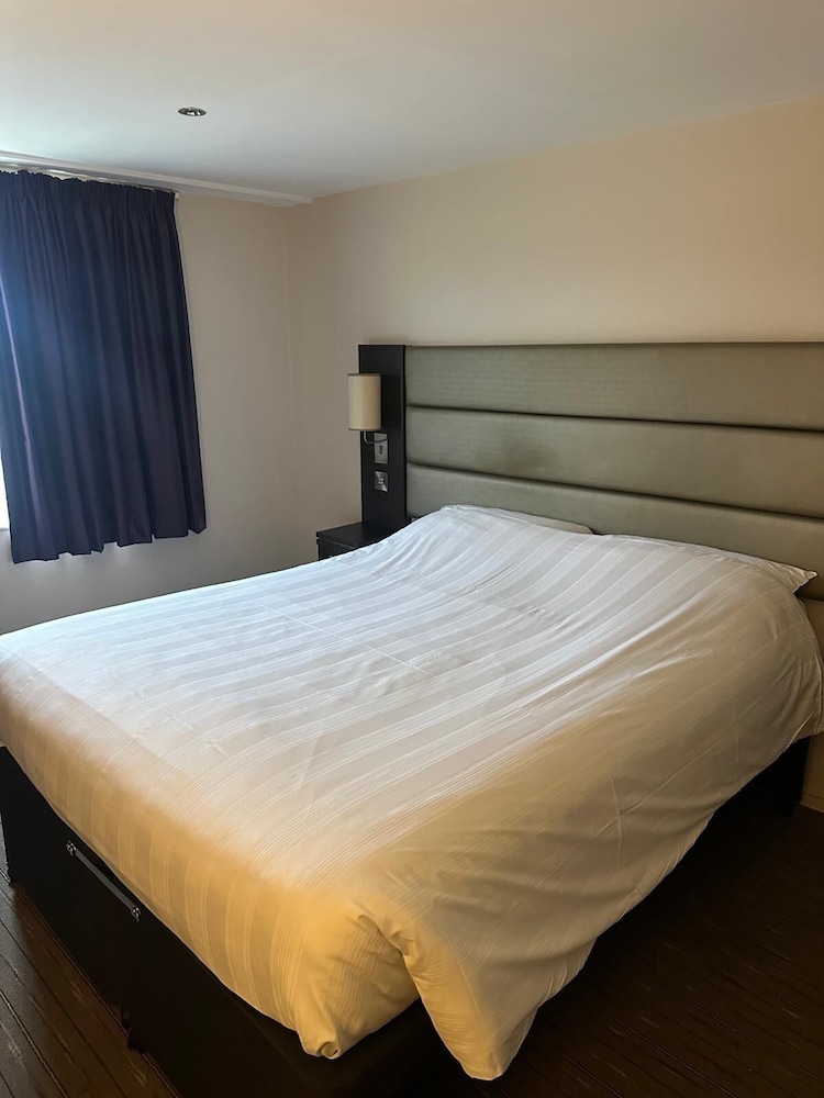 Premier Inn Wirral (Two Mills) 15/27