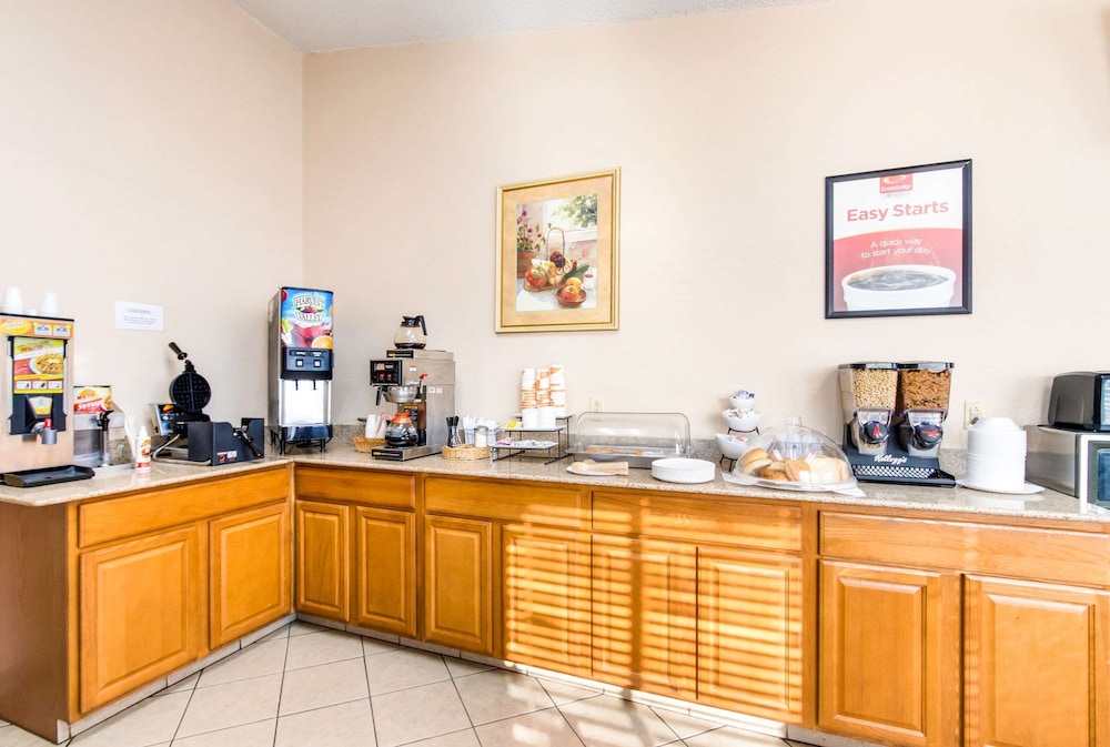 Econo Lodge Norwalk 6/28