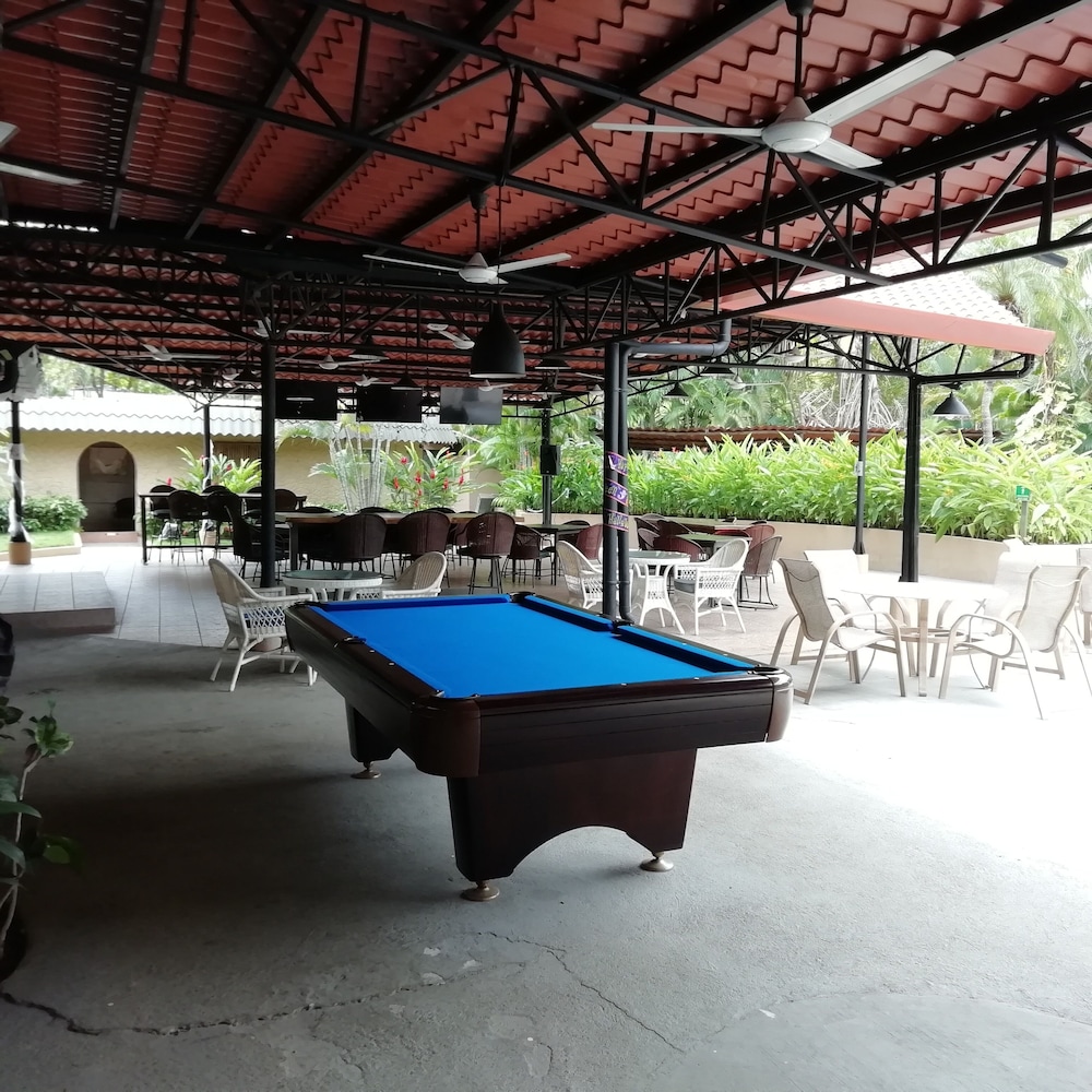 Hotel Coco Palms 54/76