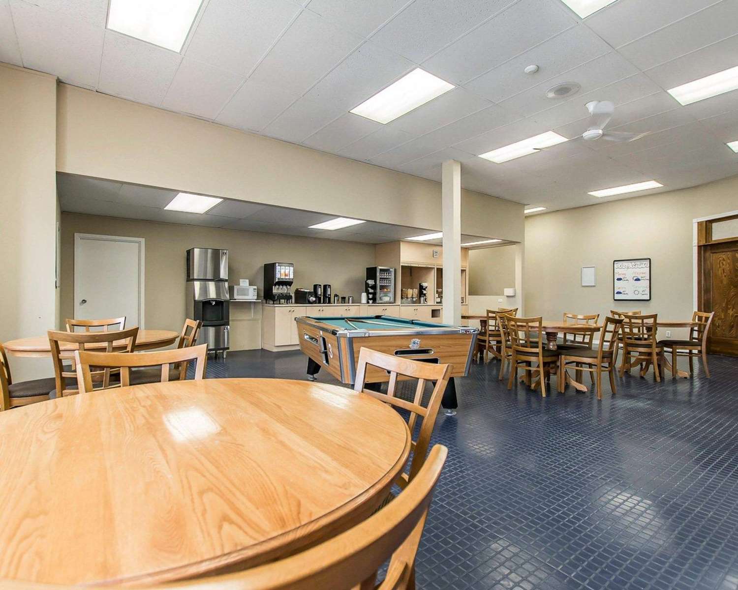 Econo Lodge New Liskeard, ON 9/12