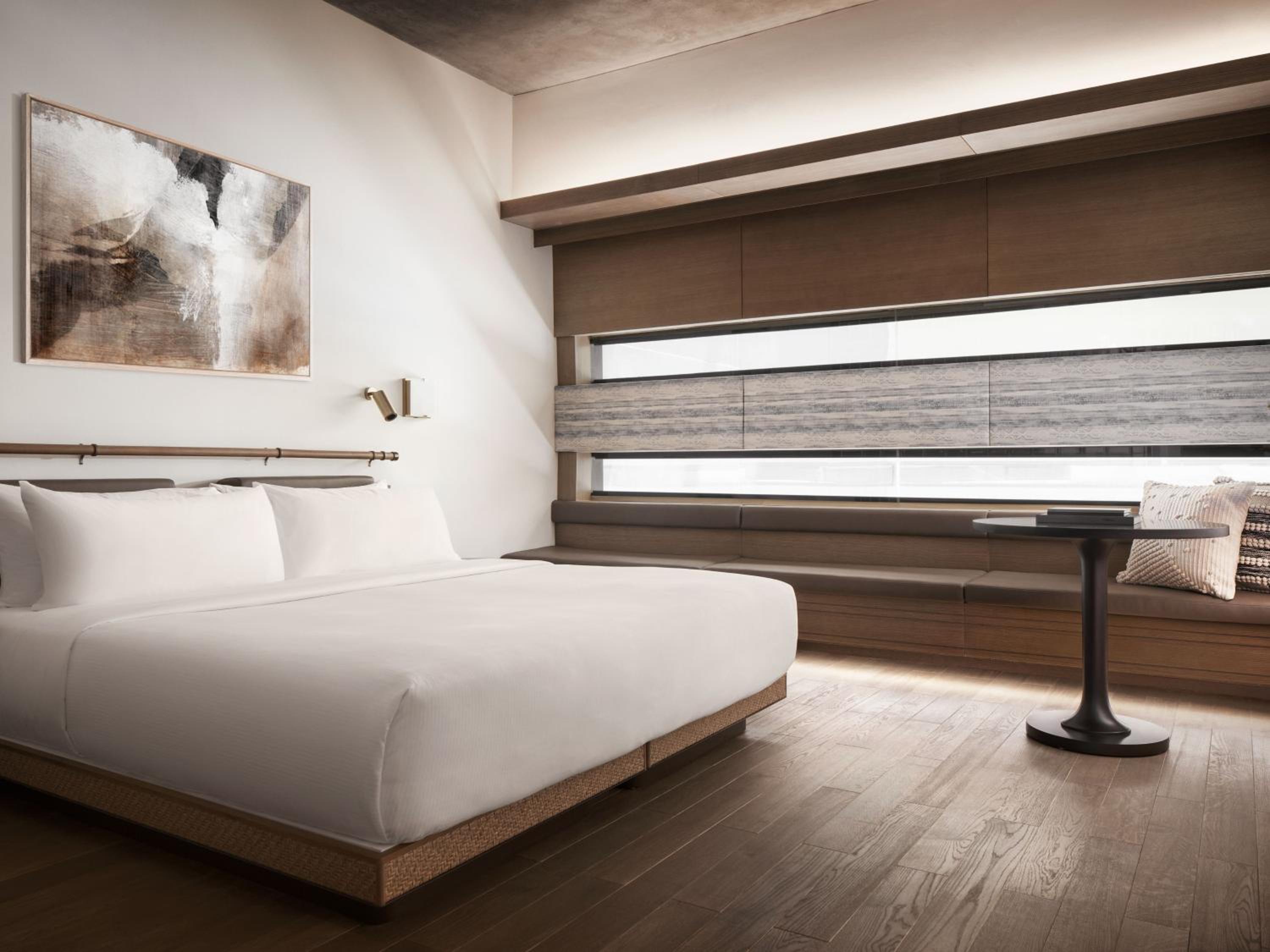 ATRIUM, KING BED