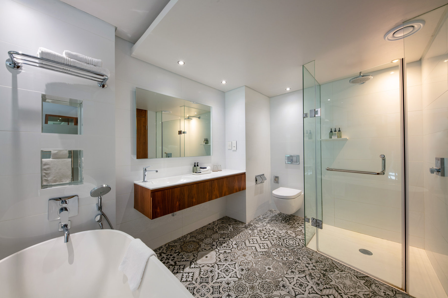 Vineyard Hotel 56/59