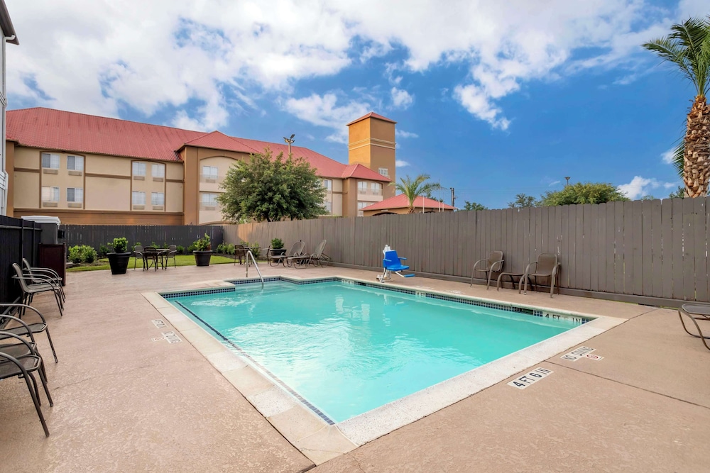 Best Western Plus Hobby Airport Inn and Suites 51/58